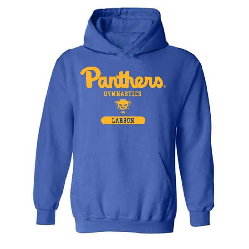 Pittsburgh - NCAA Women's Gymnastics : Kaylee Larson - Classic Shersey Hooded Sweatshirt Hoodie with Slit Hem Functional Movement